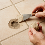 Boucher un trou dans du carrelage : le guide complet pour une réparation durable et invisible