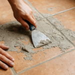 Enlever du ciment sur du carrelage : nos astuces efficaces pour un résultat impeccable
